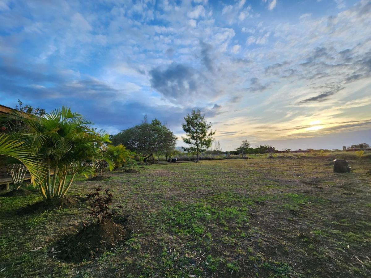 Cabanas Kainga Hanga Roa Exterior foto